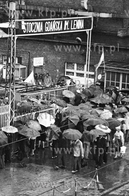Strajk w Stoczni Gdanskiej im. Lenina 1980 fot. Stanislaw...