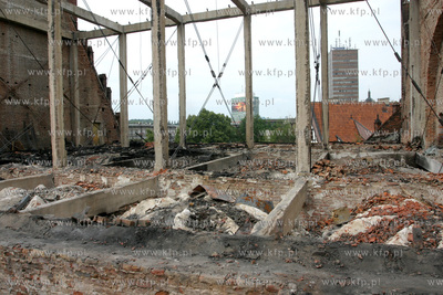 Poczatek remontu kosciola sw. Katarzyny. Pierwszym...