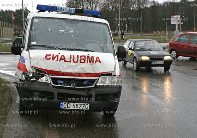 Gdansk - Matarnia. Kolizja na rondzie im.Jacka Kaczmarskiego....