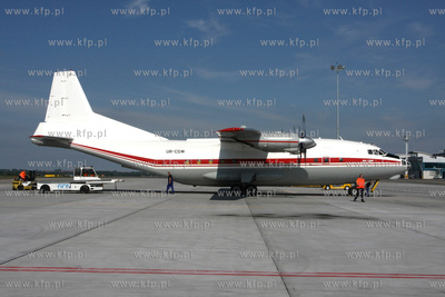 Gdansk, Rebiechowo. Nz. Antonov An-12BP linii Meridian...