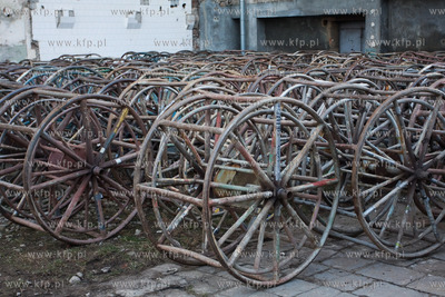 Stocznia Gdynia S.A. Nz bebny na roznego rodzaju przewody.
07.02.2009
fot....