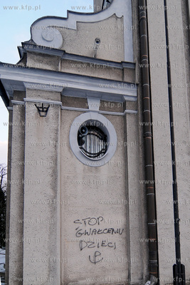 Antyklerykalne napisy pojawily sie na kosciolach w...