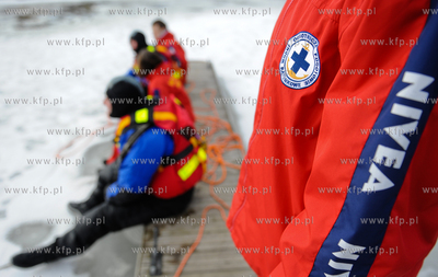 Gdansk. Przystan Jachtowa. Cwiczenia, na zamarznietej...