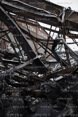 Rozbiorka strawionej pozarem hali produkcyjnej firmy...