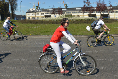 Bialo czerwony peleton pojawil sie 2 maja na ulicach...