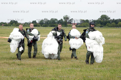 Piknik lotniczy polaczony ze Swietem 49 Bazy Lotniczej...