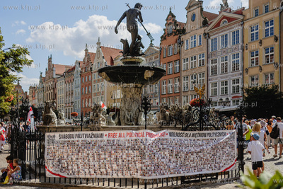 Gdańsk.  Marsz godności dla Białorusi.  Społeczna...