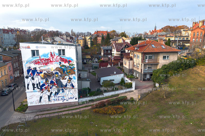 Mural według projektu Jarosława Wojtasińskiego w...