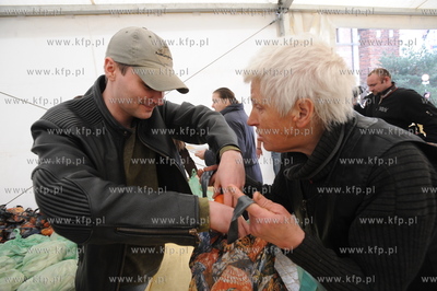 Gdansk, Targ Weglowy. Sniadanie wielkanocne dla ubogich...