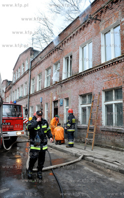 Pozar poddasza kamienicy na ul. Na stoku w Gdansku....