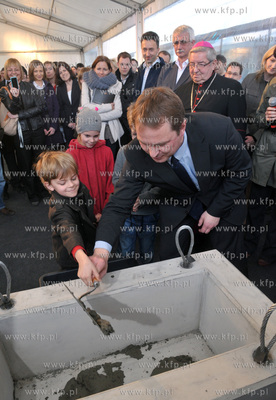 Uroczyste poswiecenie i wmurowanie kamienia wegielnego...