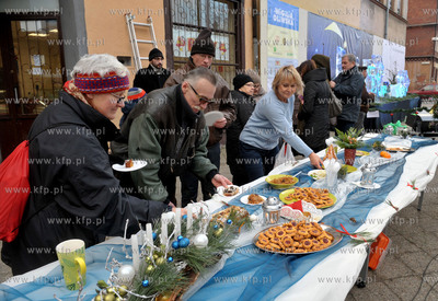 Gdansk Oliwa. Wigilia Oliwska przed siedziba galerii...