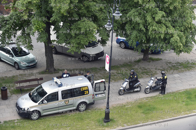 Interwencja straży miejskiej wobec osoby pijącej...