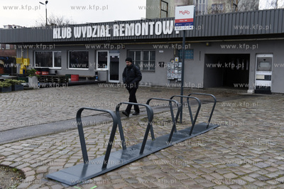 Przystanek roweru metropolitalnego Mevo na ulicy Doki...