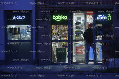 Sklep sieci Żabka na ul. Tartacznej w Gdańsku Śródmieściu....