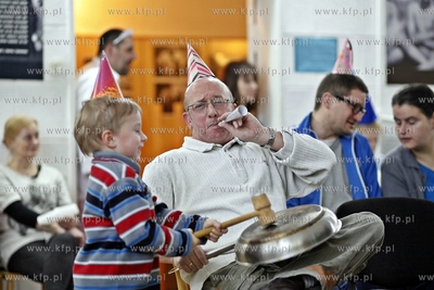 Gdansk. Synagoga przy ul. Partyzantow. Purim - karnawal...
