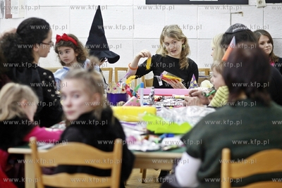 Gdansk. Synagoga przy ul. Partyzantow. Purim - karnawal...
