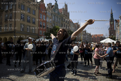 Parada ul. Długą i Długi Targ w Gdańsku kończąca...