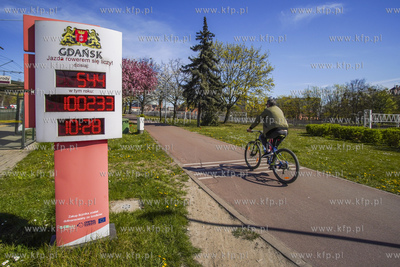 Gdańsk. Ścieżka rowerowa wzdłuż ul. 3 Maja w Gdańsku....
