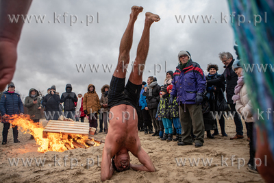 Gdańskie Morsy przywitały nowy rok na plaży w Jelitkowie....