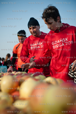 Gdansk. Plaza w Brzeznie. Gdansk Biega 2011.
Na start...