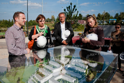 Gdansk. Konferencja prasowa orazz uroczyste zawieszenie...