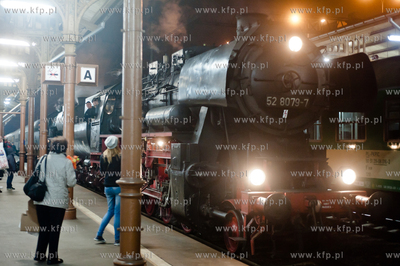 Gdansk. Dworzec Glowny PKP. Turystyczny pociag niemiecki...