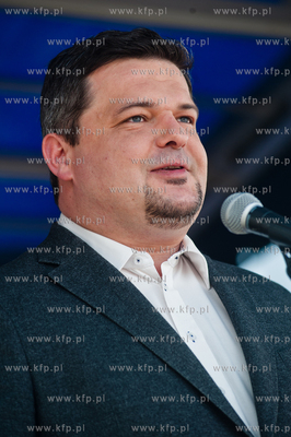 Gdansk. Targ Weglowy. Wielki Festyn Rodzinny, swietujacy...