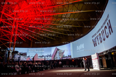 Gdansk. Byly zbiornik gazowy na terenie Polskiej Spolki...