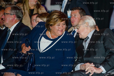 Gdansk. Byly zbiornik gazowy na terenie Polskiej Spolki...