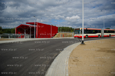 Gdansk. Nowo otwarta droga dojazdowa do przystanku...