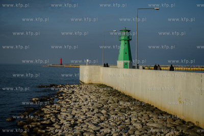 Gdańsk.  Falochron Zachodni w Nowym Porcie.
16.02.2017
fot....