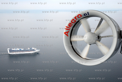 Gdynia z lotu ptaka. Nz. Wycieczkowiec STAR PRINCES...