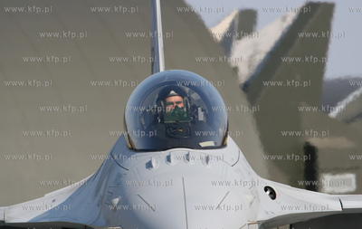 Poznan , Krzesiny 31 Baza Lotnicza Nz. Pilot F-16 ***...