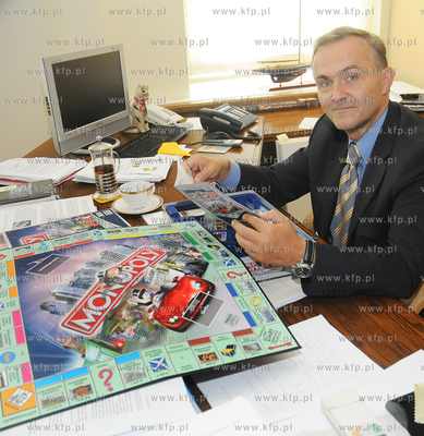 Gdynia znalazla sie na planszy gry MONOPOLY. Nz. Wojciech...
