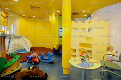 Gdynia. Do nabrzeza w Baltyckim Terminalu Kontenerowym...