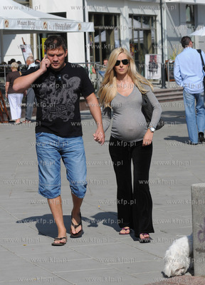 Sopot. Centrum Haffnera. Dariusz Michalczewski z zona...