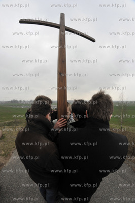 Droga krzyzowa na Gorze Jana Pawla II w Pelplinie pod...