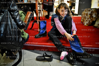 CH Medison, Przebieralnia z PRLu zorganizowana przez...