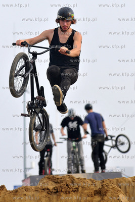 BMX Dirt Jumping - przed Akwarium Gdynskim na Molo...