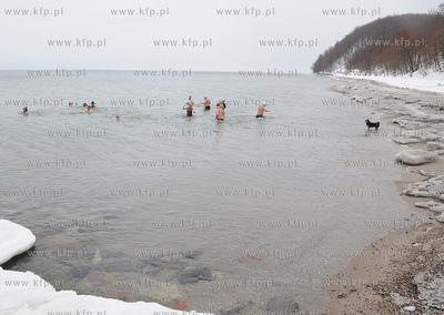 Plaza w Gdyni Redlowie. Klub Morsow Gdynskich przywital...