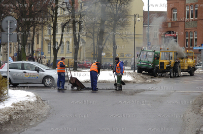 Slupsk
W centrum Slupska rozpoczelo sie latanie dziur...