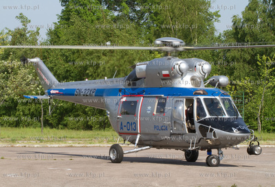 Gdansk, Zlota Karczma. Nz. Smiglowiec PZL W-3A Sokol...