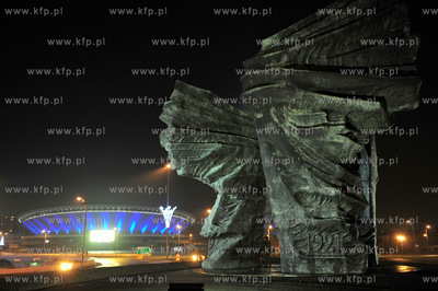 Katowice. Iluminowane centrum miasta wieczorem w pierwszy...