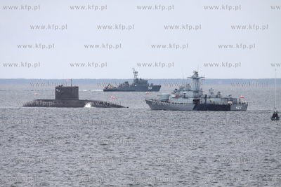 Parada wszystkich najwazniejszych klas okretow bedacych...