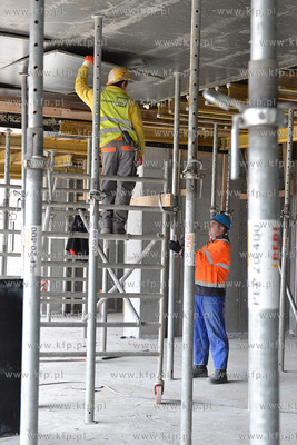 Gdynia. Na terenie sasiadujacym z apartamentowcem Sea...