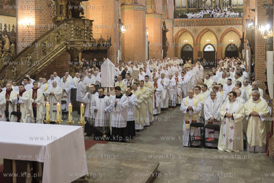 Pelplin. Msza Swieta Krzyzma w Wielki Czwartek w Bazylice...