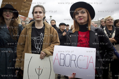 Gdańsk. Plac Solidarności. Czarny Protest,...