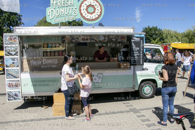 I Festiwal Smaków Food Trucków na parkingu przy ul....