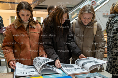 Gdańsk, Centrum Handlowe Manhattan. Spotkanie promocyjne...